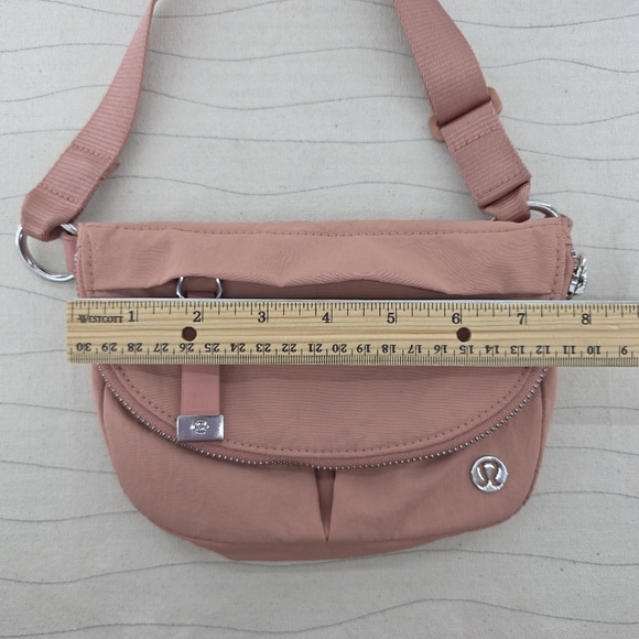 Lululemon Womens All Night Festival Bag Micro 1.5L Blush Silver Zipper Foldover - Picture 8 of 9